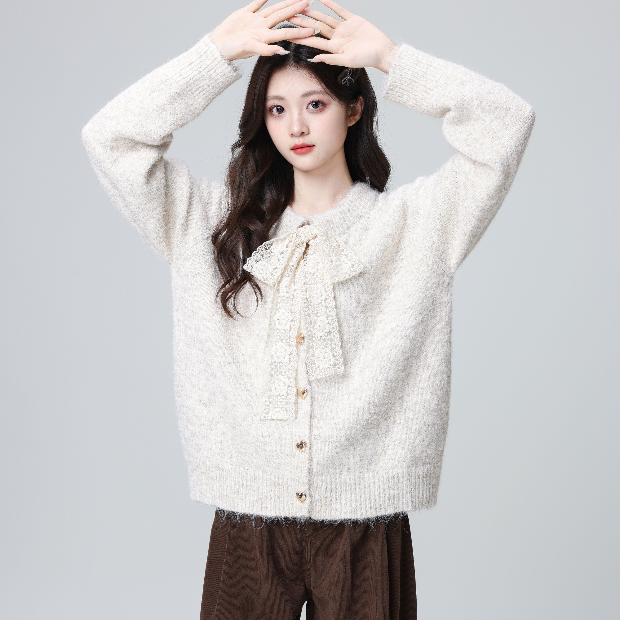 杏色圆领毛衣外套女2026秋冬新款蕾丝蝴蝶结宽松加厚针织开衫上衣