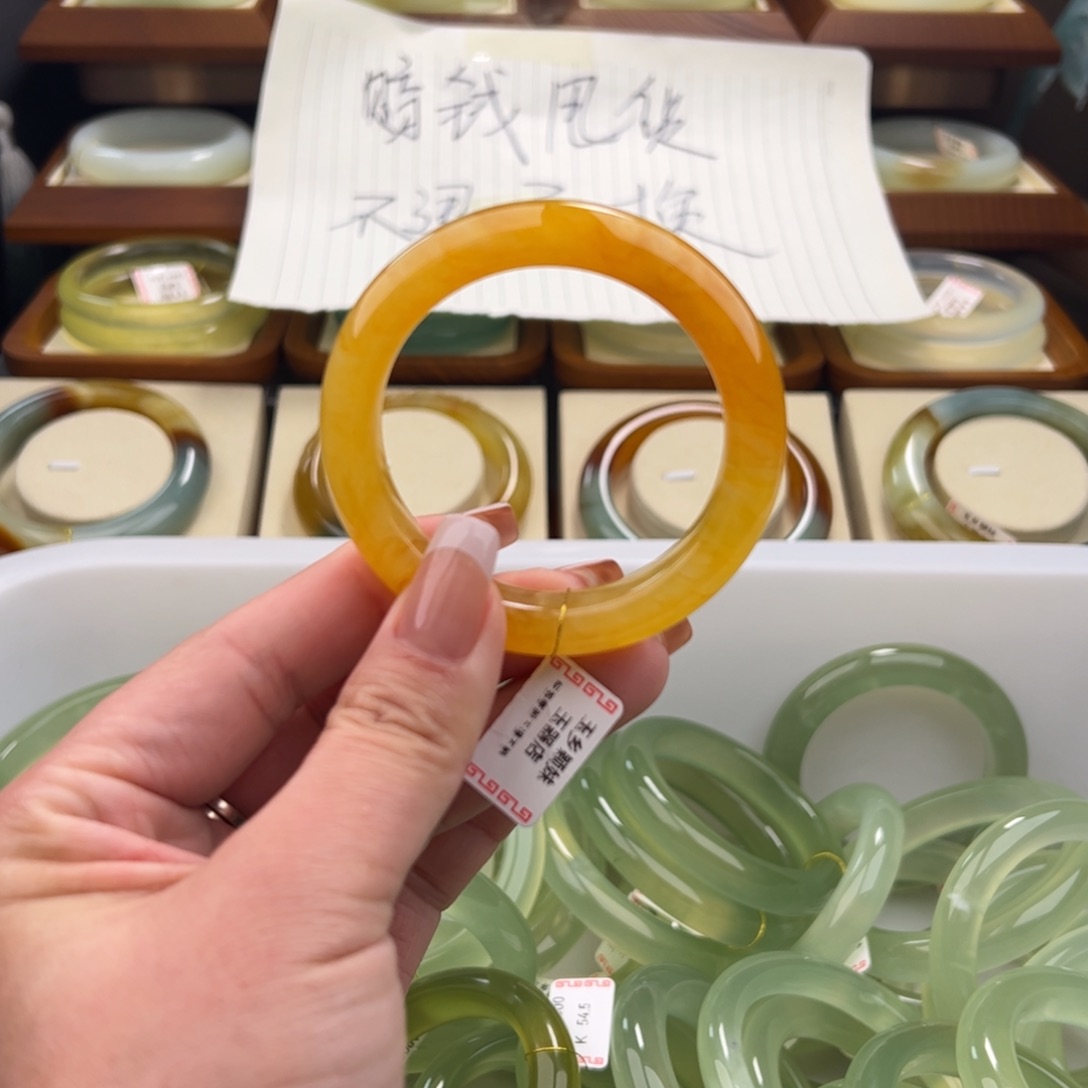 蛇纹石玉手镯未镶嵌