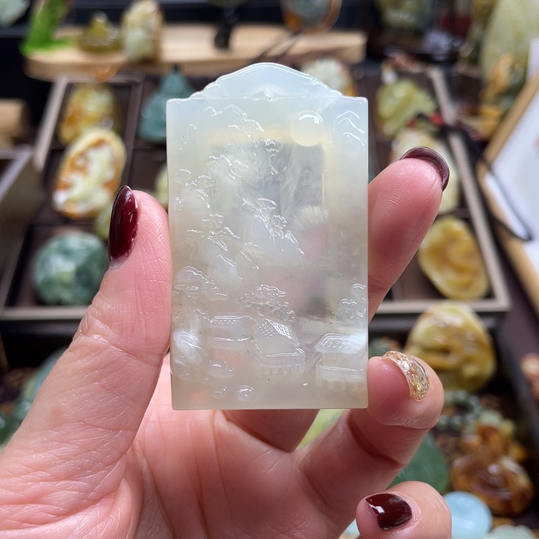 蛇纹石玉颈饰未镶嵌岫玉山水牌子