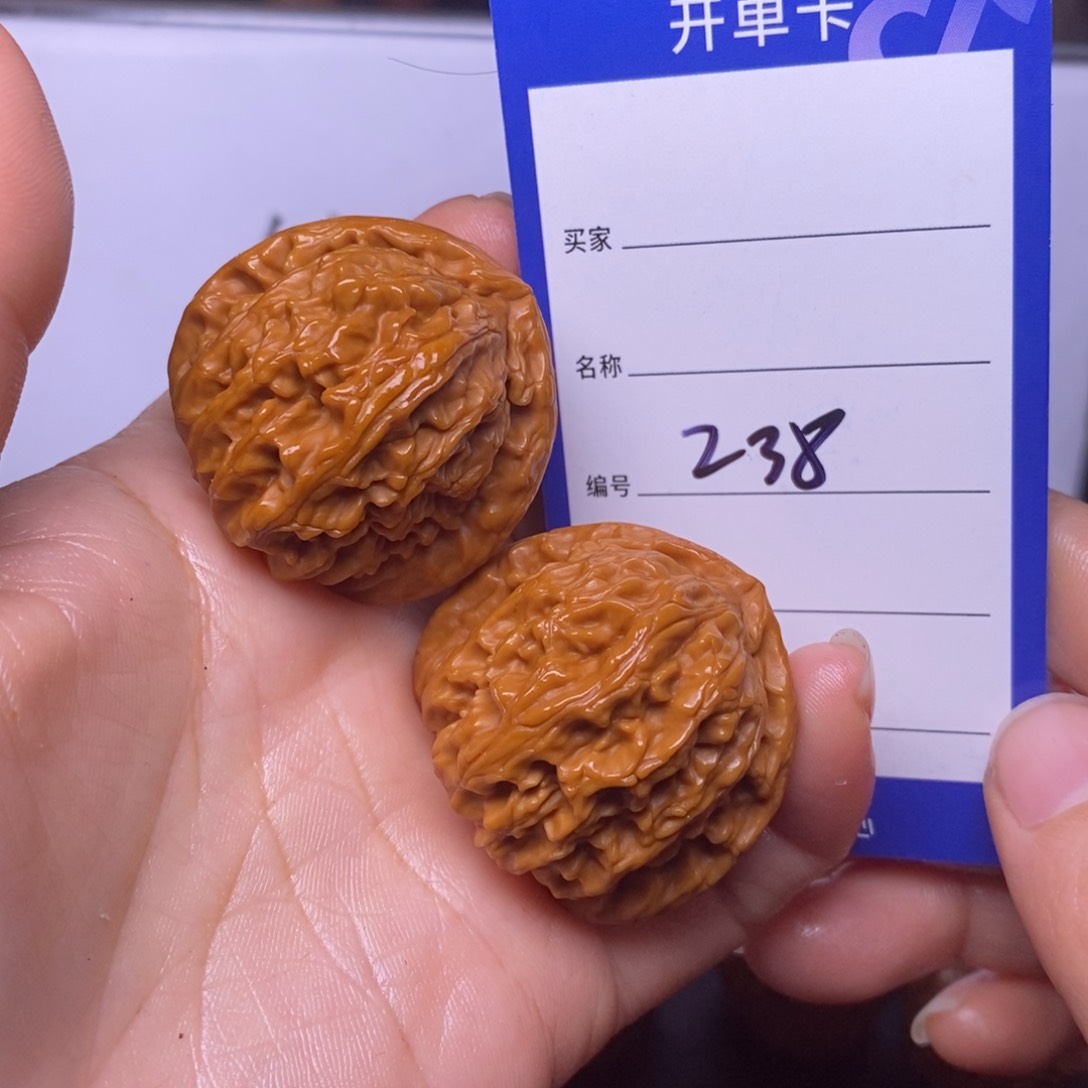 文玩核桃把件238/37三角白