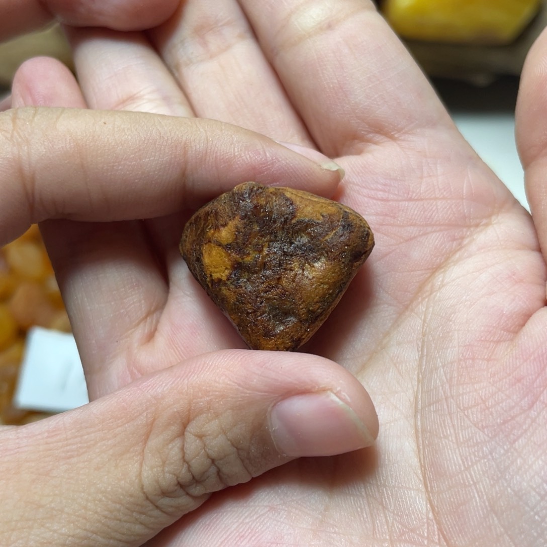 定制琥珀月**哥天然原矿