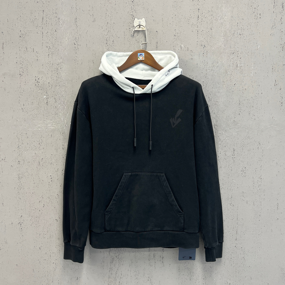 95新 LouisVuitton/路易威登 lv黑白帽檐字母印花帽衫m码领标丢失