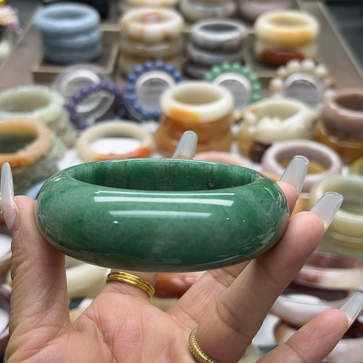【闪购商品】石英质玉手镯未镶嵌向*看纯天然佘太翠绿福利