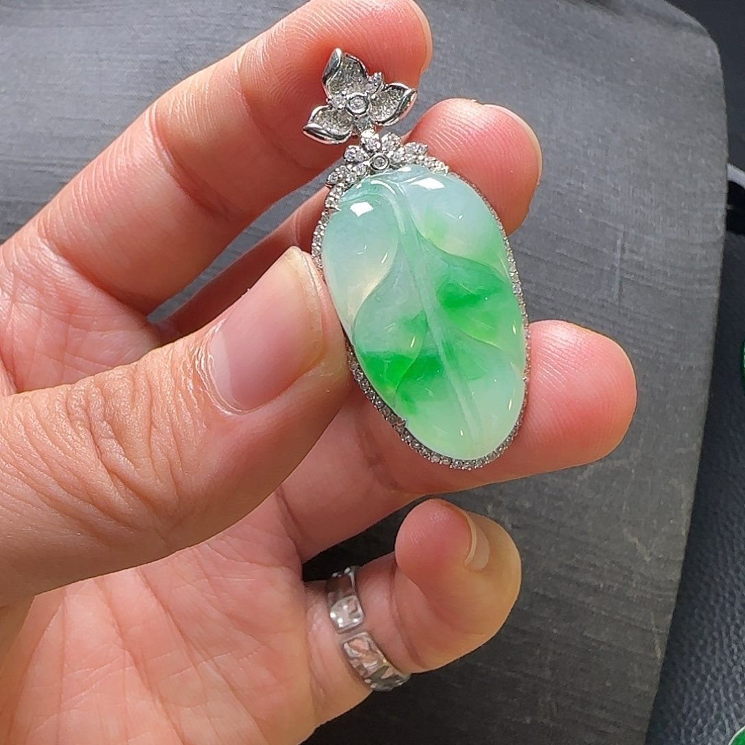 翡翠颈饰18K金镶嵌翡翠