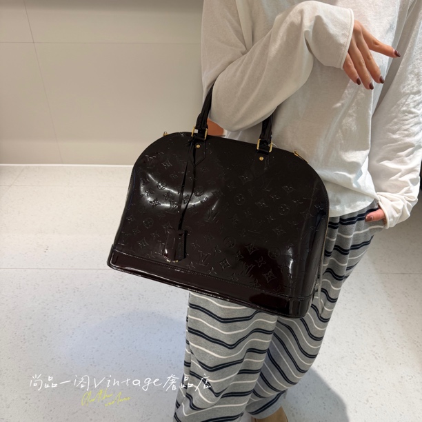 95新 LouisVuitton/路易威登 尚品一阁/车厘子漆皮大号贝壳手提包