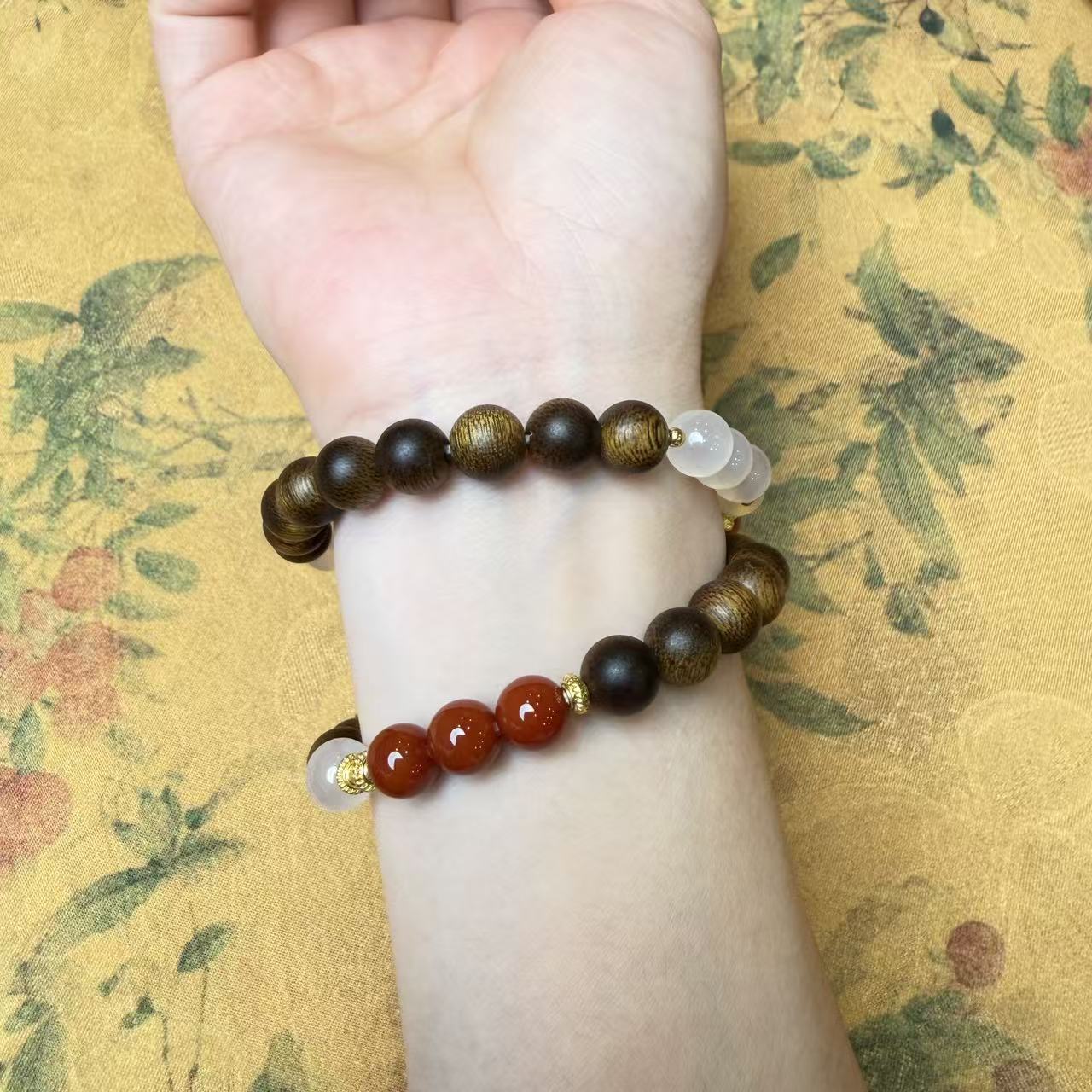 QIC0018-沉香玛瑙8mm朱白双圈手串（多样性发其一）