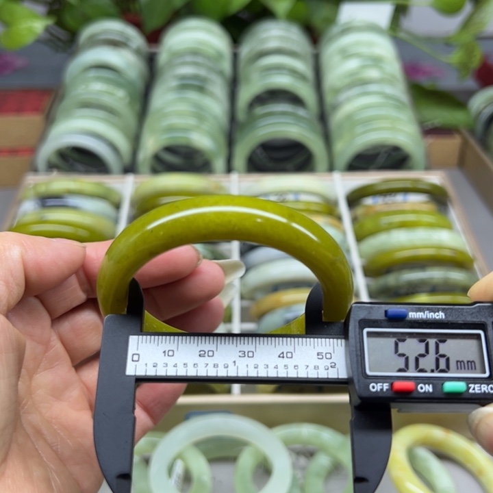 蛇纹石玉未镶嵌手镯31