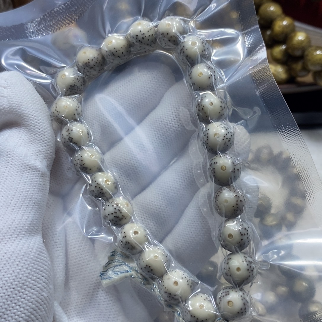 王***战手串星月菩提瓷白10圆头条