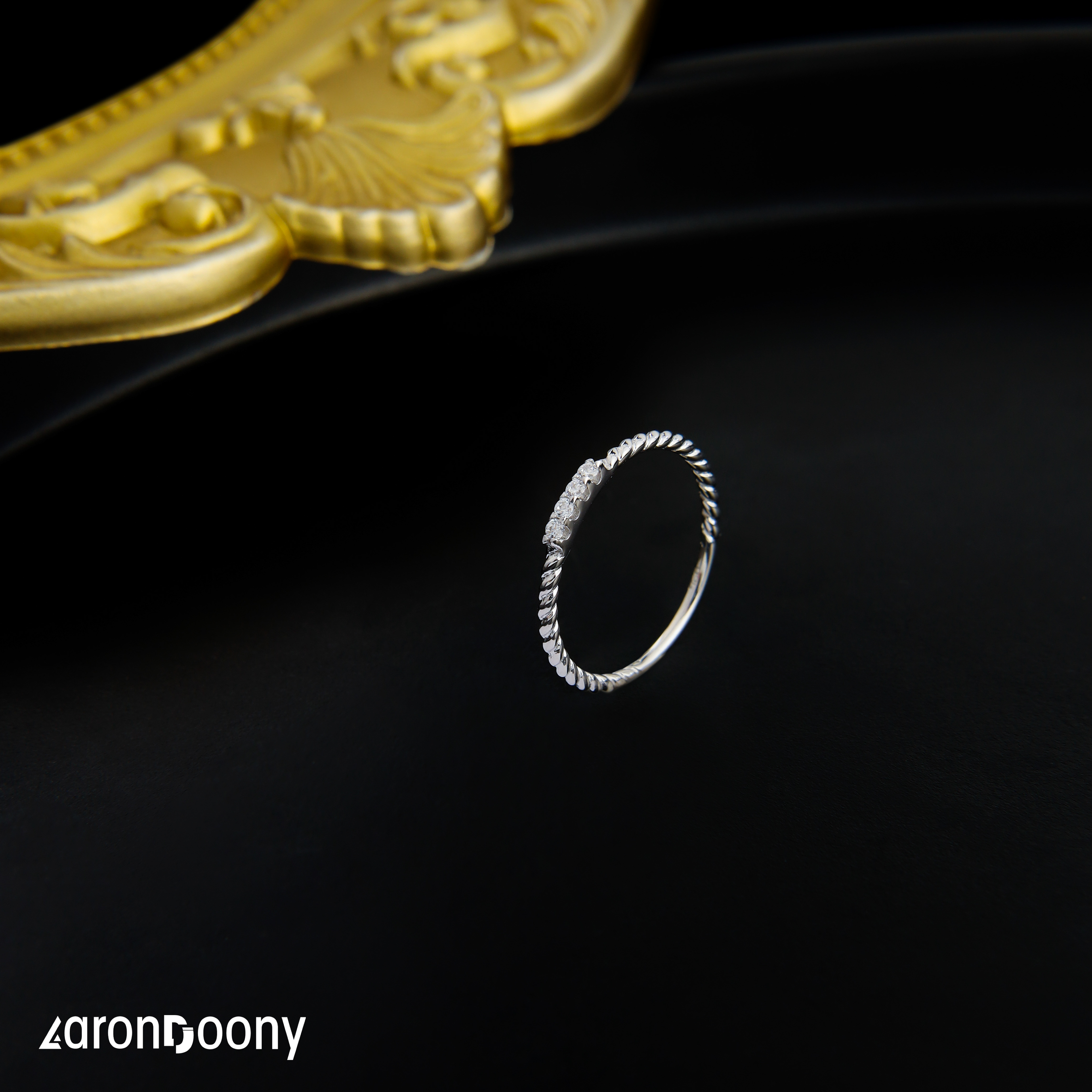 925银合成锆石戒指 S925银女士气质时尚镶钻四眼戒指R069个性