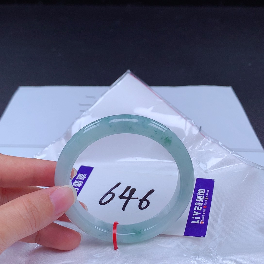 翡翠手镯未镶嵌手镯11000323