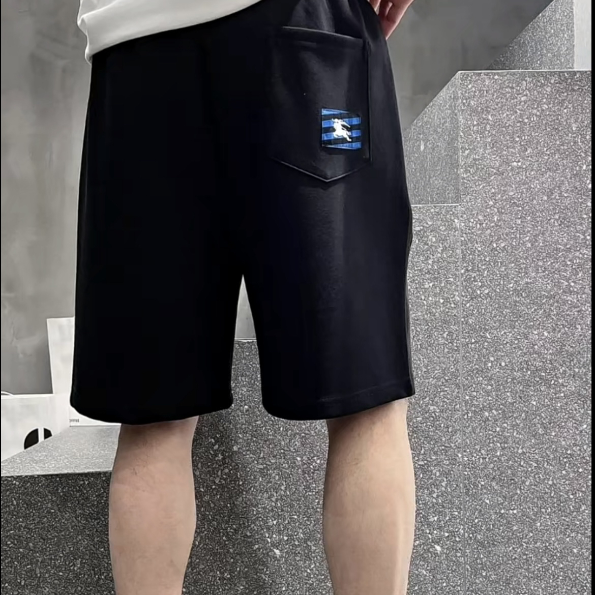 未使用 BURBERRY/博柏利 2659/FW23 深蓝色Logo贴标中腰短裤/S