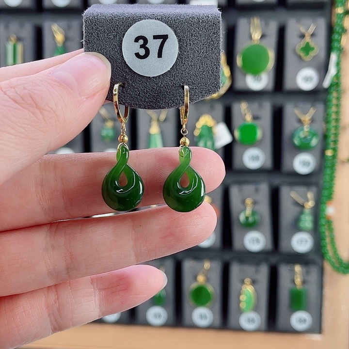 18K金镶嵌和田玉耳饰