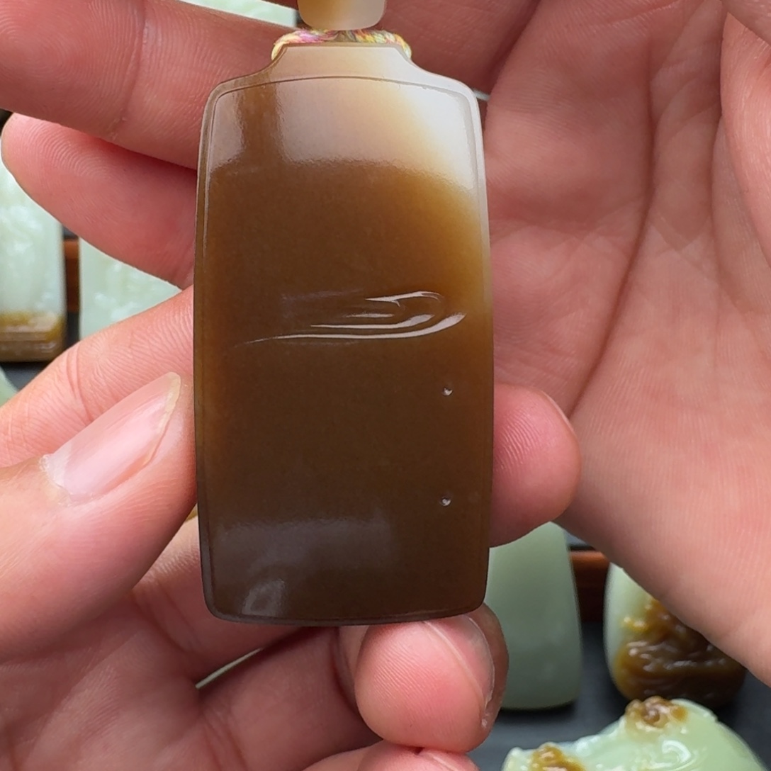 爱***销和田玉（糖玉）未镶嵌颈饰