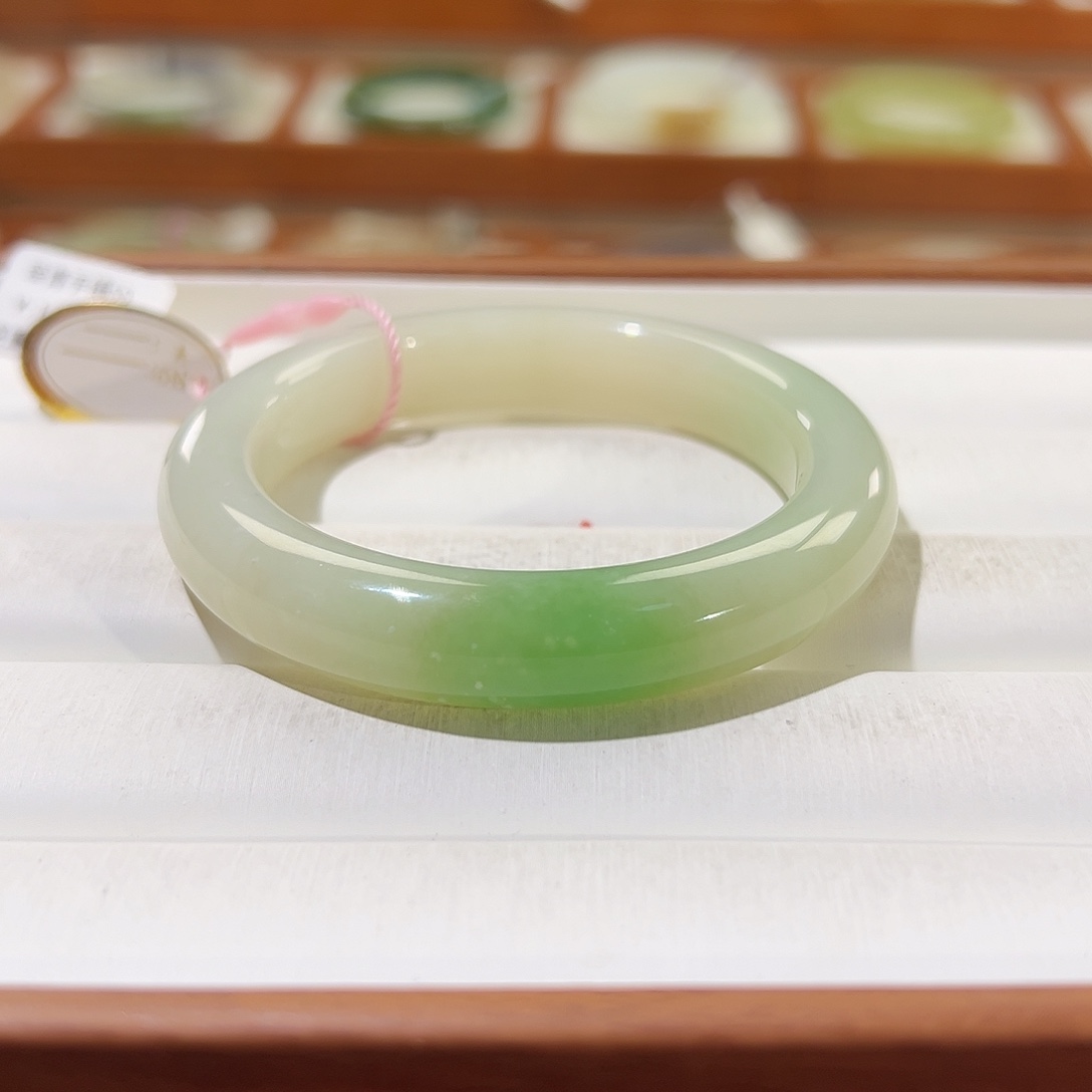 和田玉手镯未镶嵌Y*?