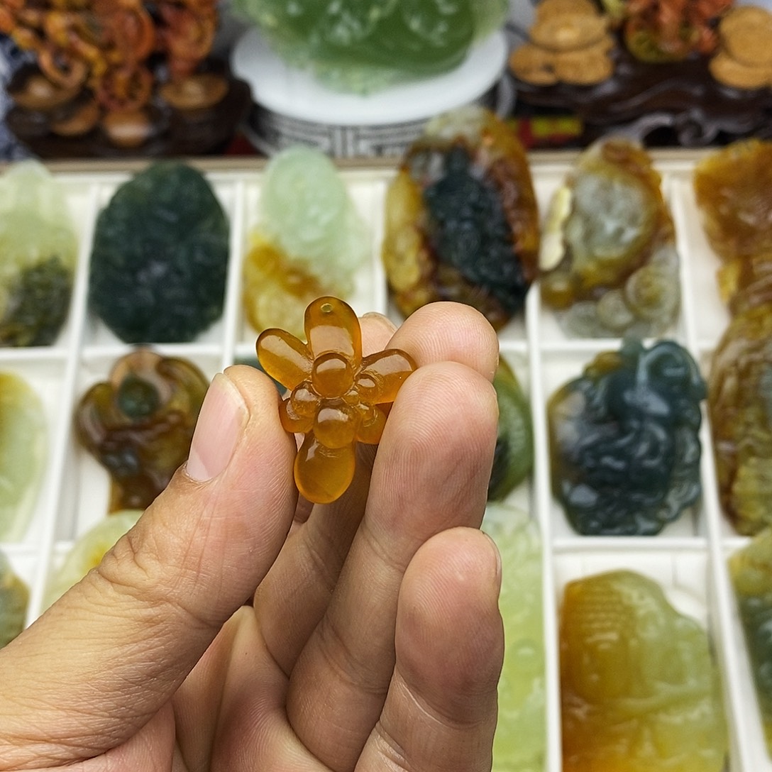 蛇纹石玉未镶嵌岫玉挂件吊坠牌子