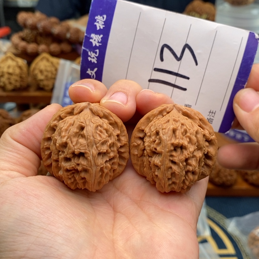 【闪购商品】文玩核桃把件37三角白