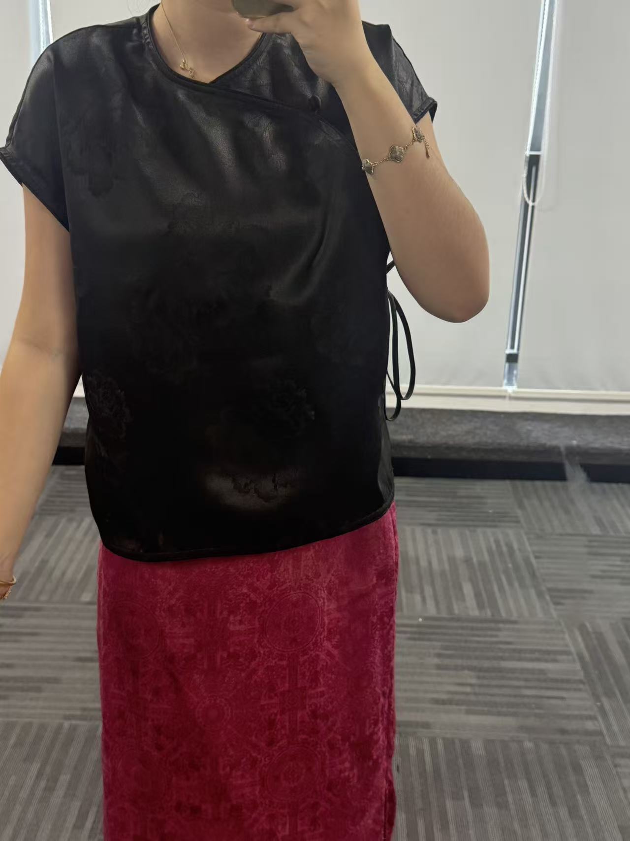 100%桑蚕丝！黑油皮小毛衫