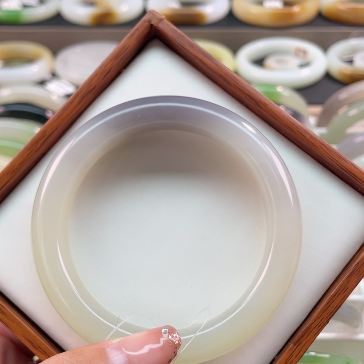 【闪购商品】和田玉手镯未镶嵌57