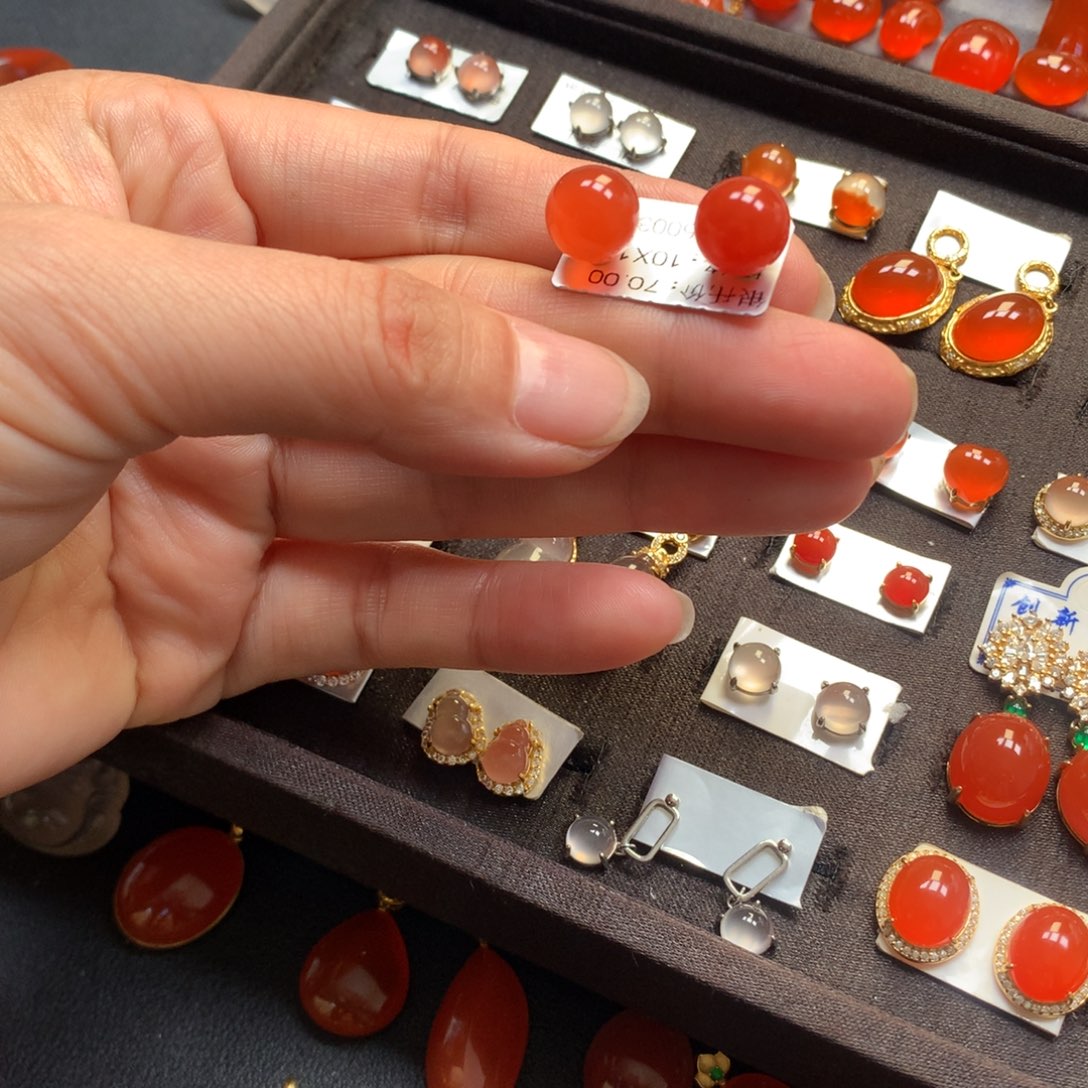 鱼***鱼颈饰未镶嵌南红玛瑙