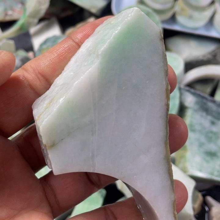 翡翠颈饰未镶嵌天然翡翠边角料