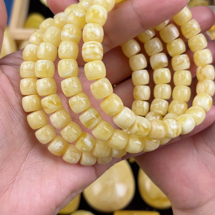 琥珀珠宝奇石未镶嵌琥珀，多样性发其一