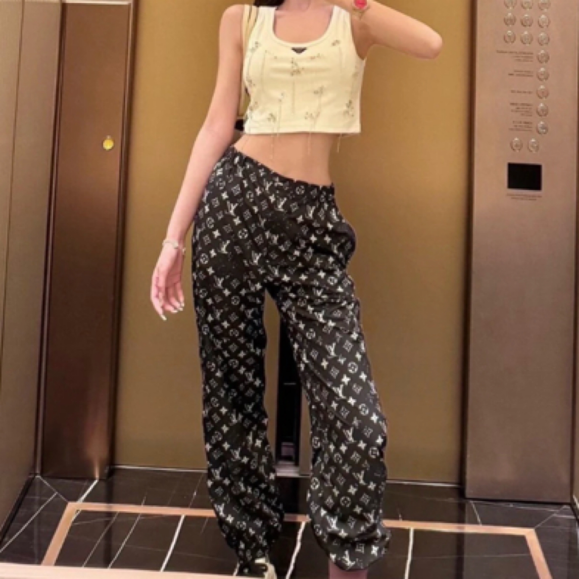 99新 LouisVuitton/路易威登 老花满印慢跑长裤/黄金38码/38383