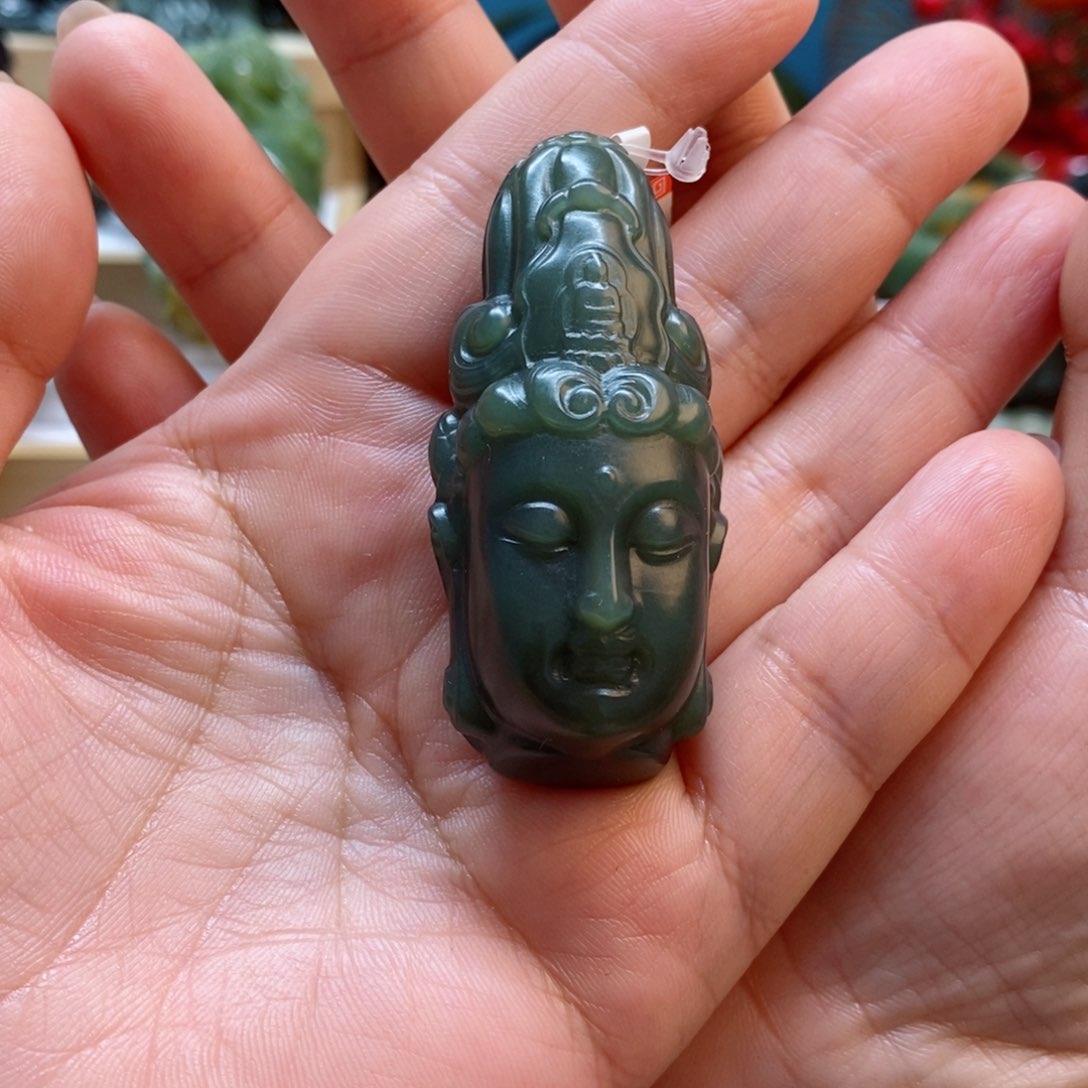 透闪石质玉吊坠未镶嵌刚*?