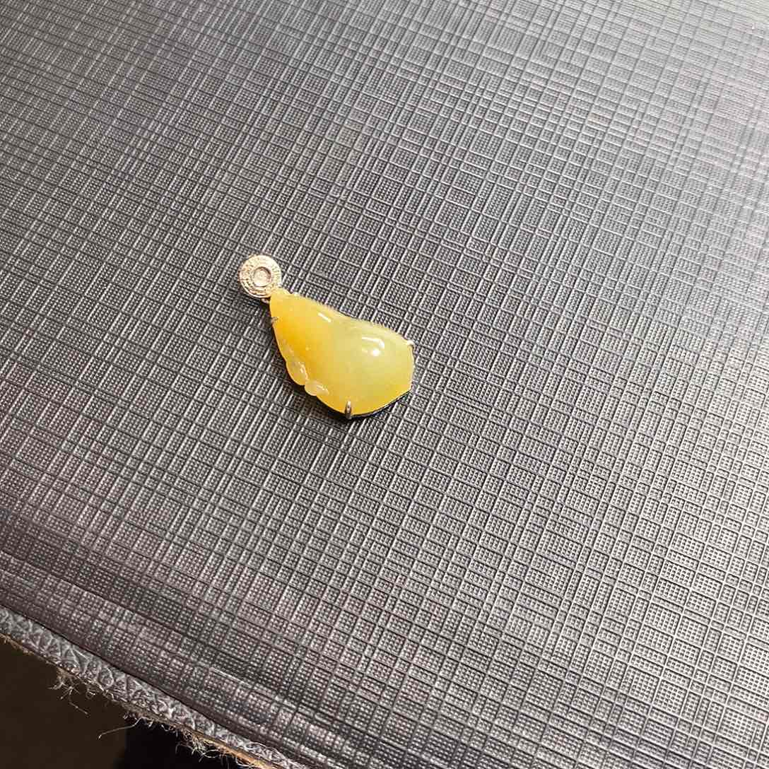 翡翠颈饰18K金镶嵌翡翠