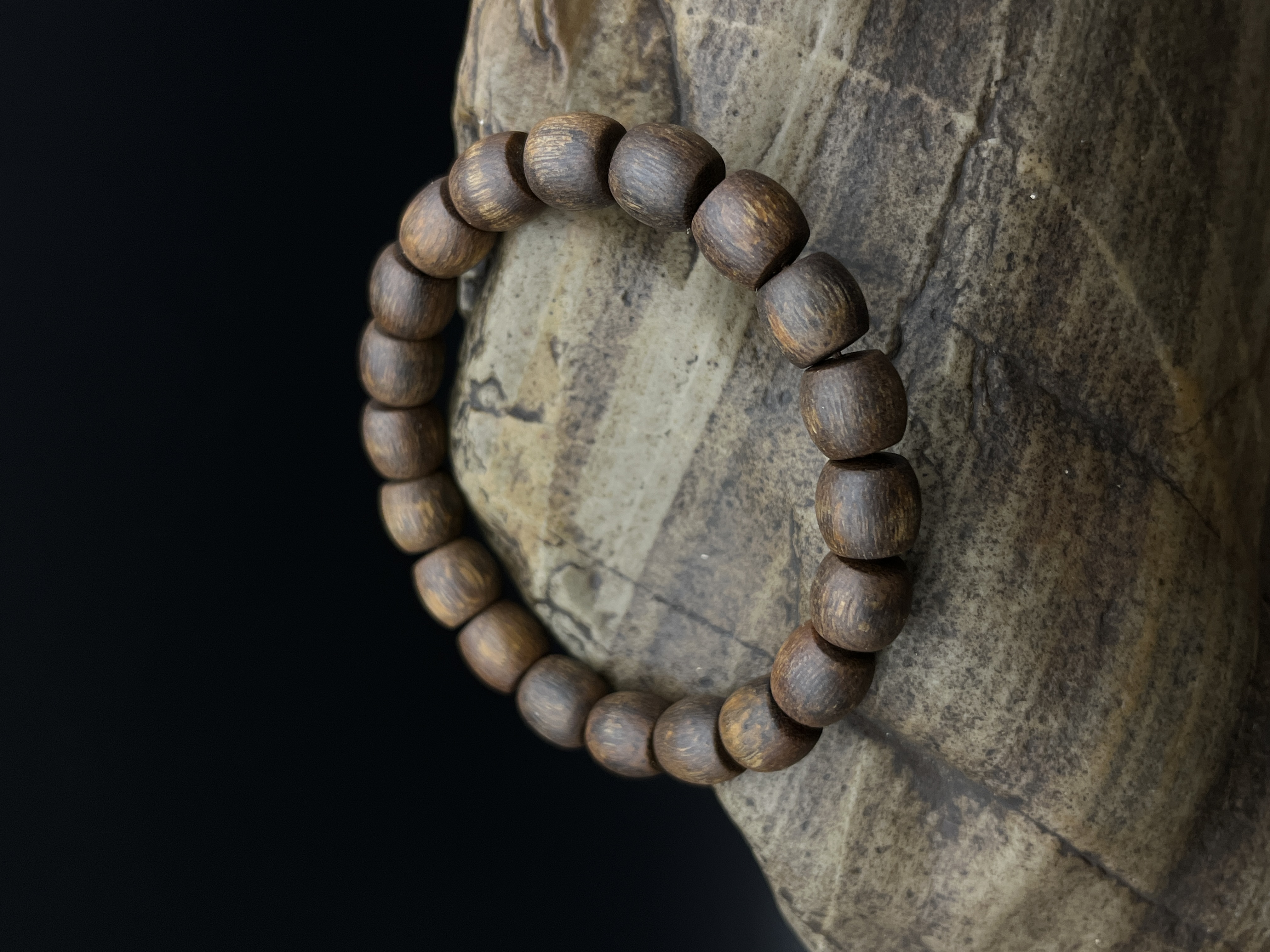 A05越南牙庄富森红土卡9直切老形鼓珠沉香手串