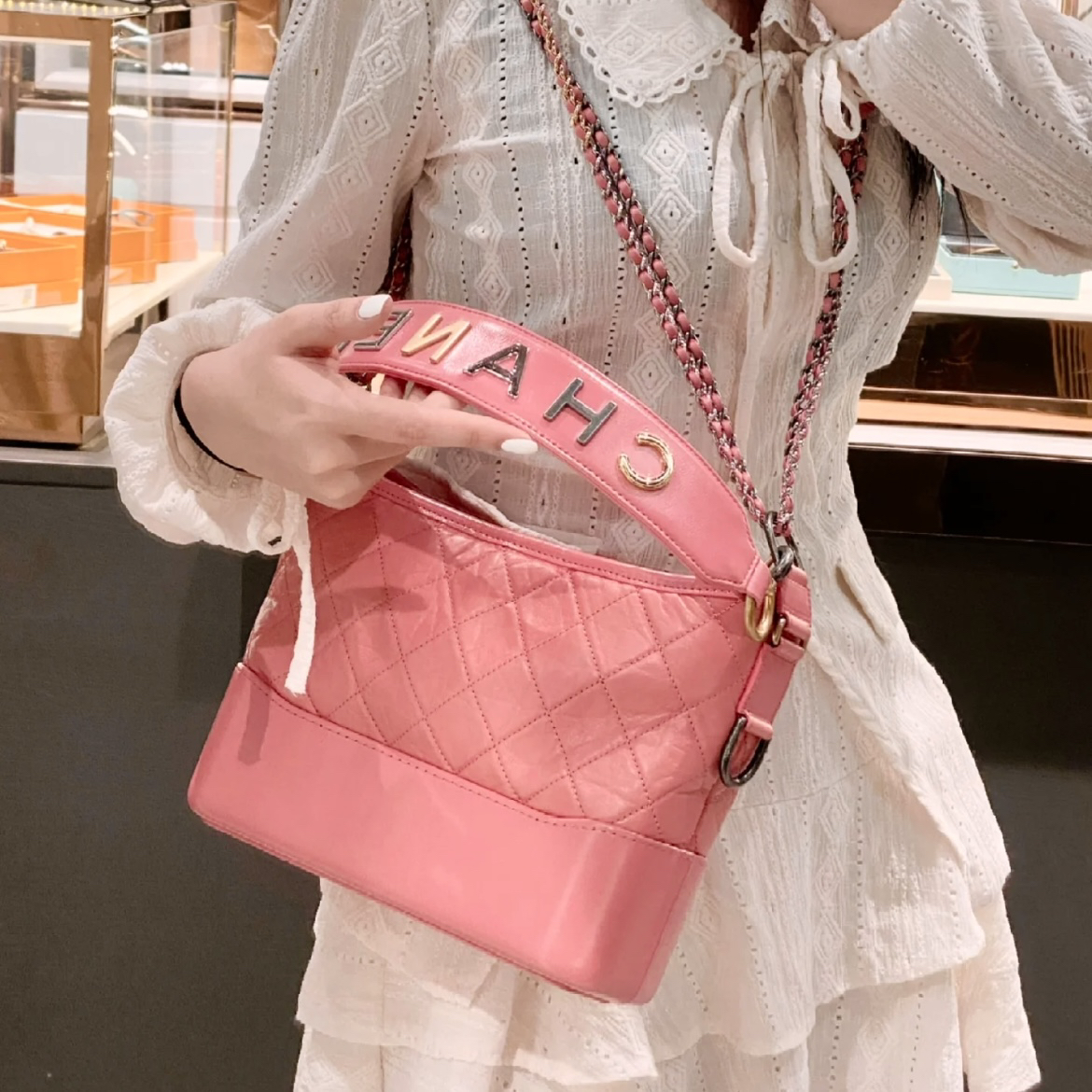 95新 Chanel/香奈儿 多多奢品/香奈儿蜜桃粉中号手提流浪98新包展