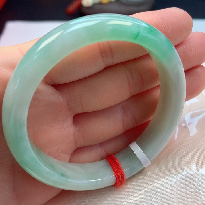 翡翠手镯未镶嵌57圈