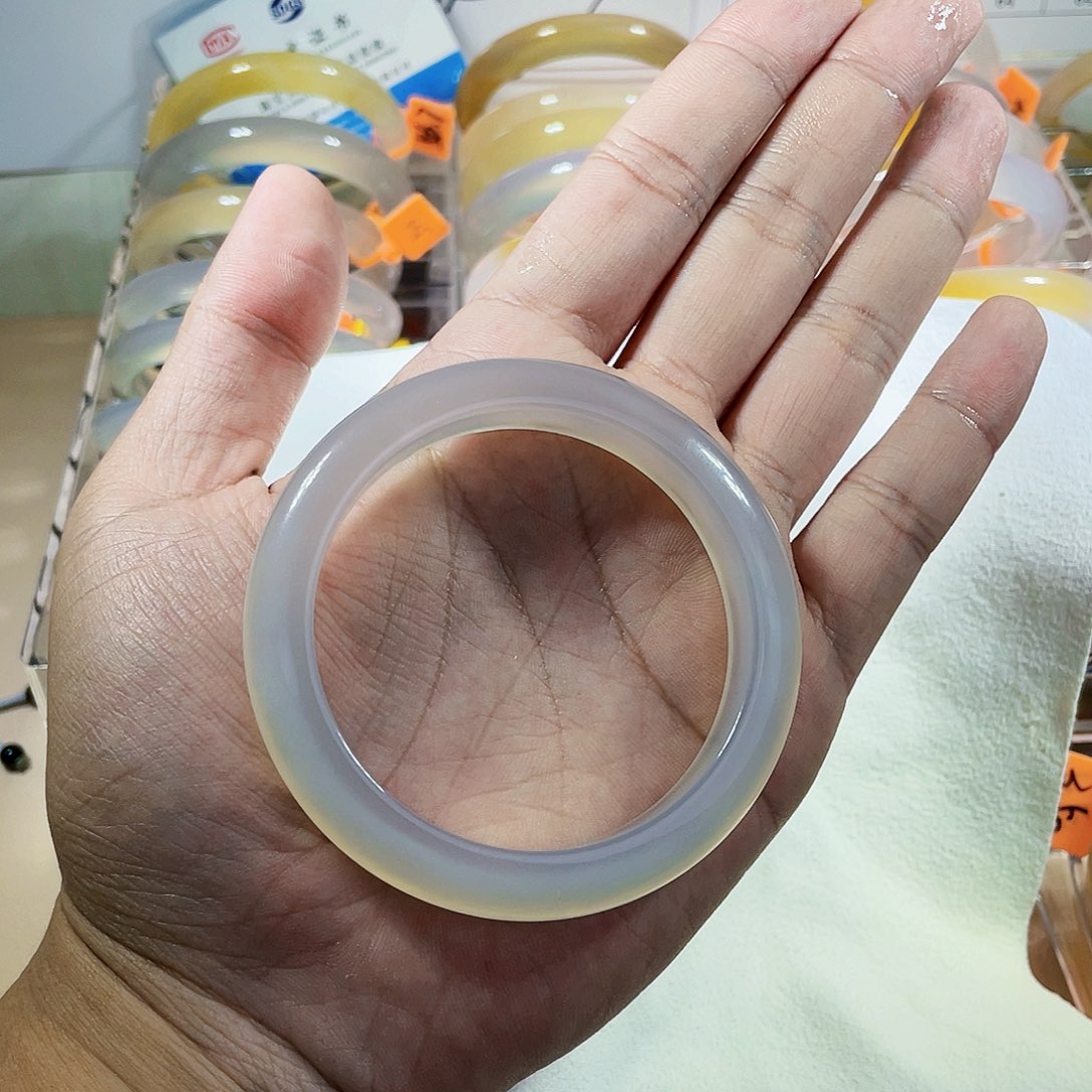 玛瑙/玉髓手镯未镶嵌