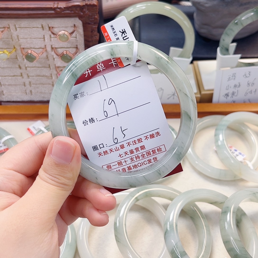 石英质玉未镶嵌手镯11