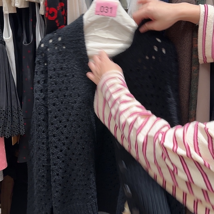 棉涤031 黑色洞开衫羊毛