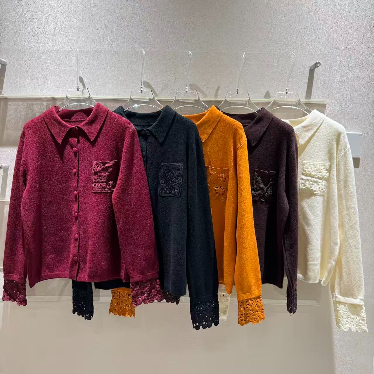 【杨杨专属】羊毛钩花镂空拼接长袖翻领针织衫18434