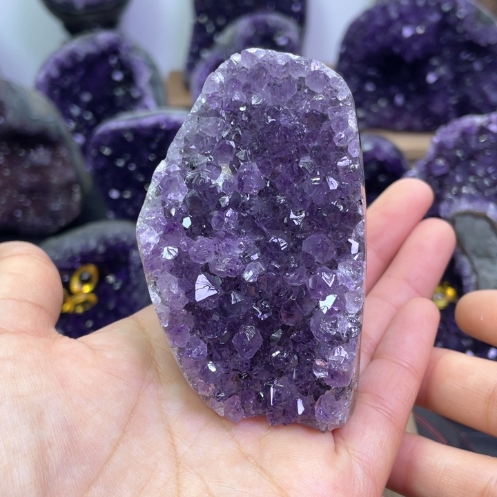水晶摆件未镶嵌紫晶水晶摆件