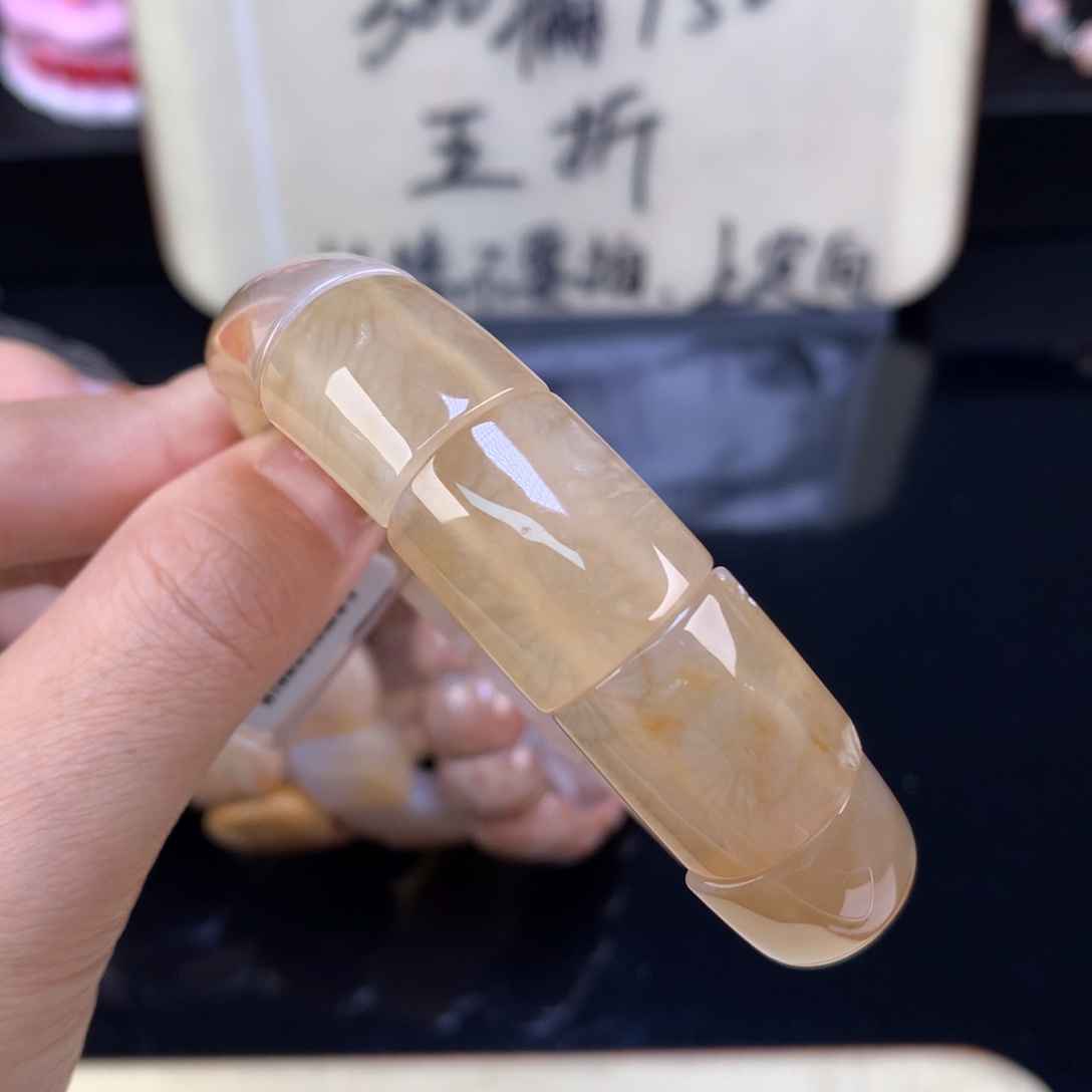 硅化珊瑚（珊瑚玉）未镶嵌颈饰五折漏价手牌（4号）