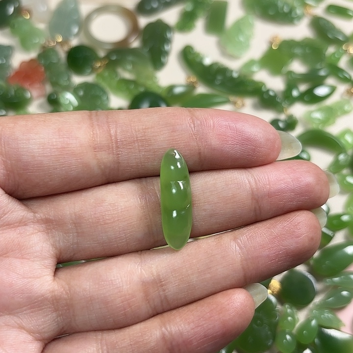 和田玉（碧玉）未镶嵌颈饰