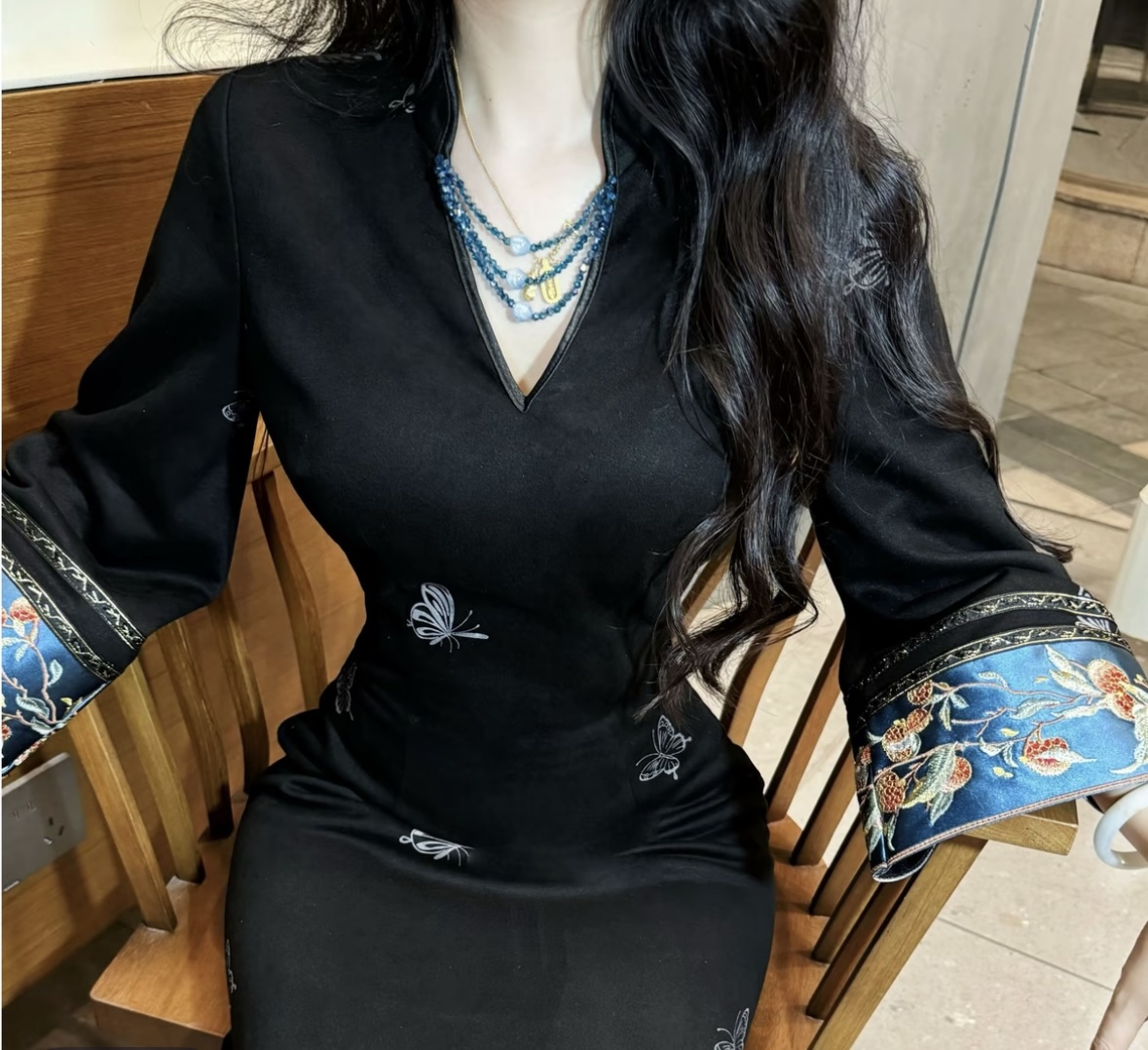 旗袍长袖秋冬长裙麂皮绒刺绣珠链旗袍新中式国风旗袍连衣裙蓝香蝶