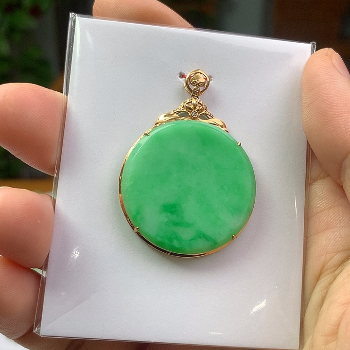 翡翠18K金镶嵌颈饰翡翠首饰