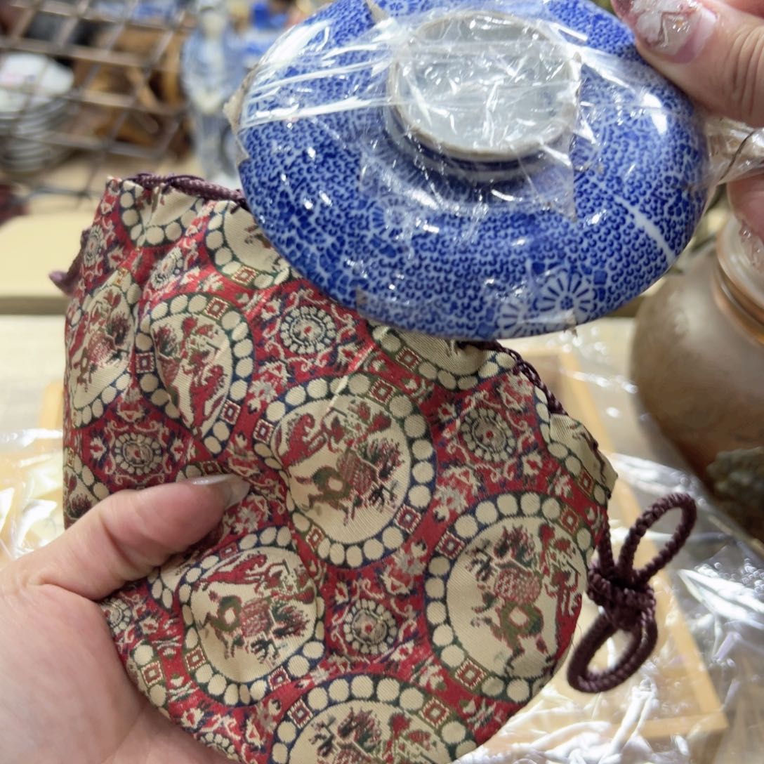 瓷片陶瓷的使用价值极广