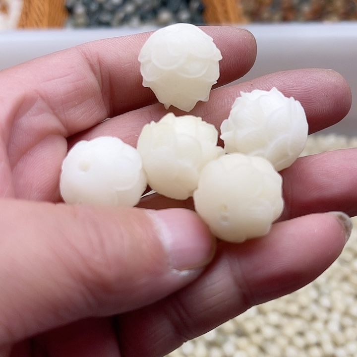 白玉菩提吊坠瑕疵莲花2颗卡灯牌宠3颗