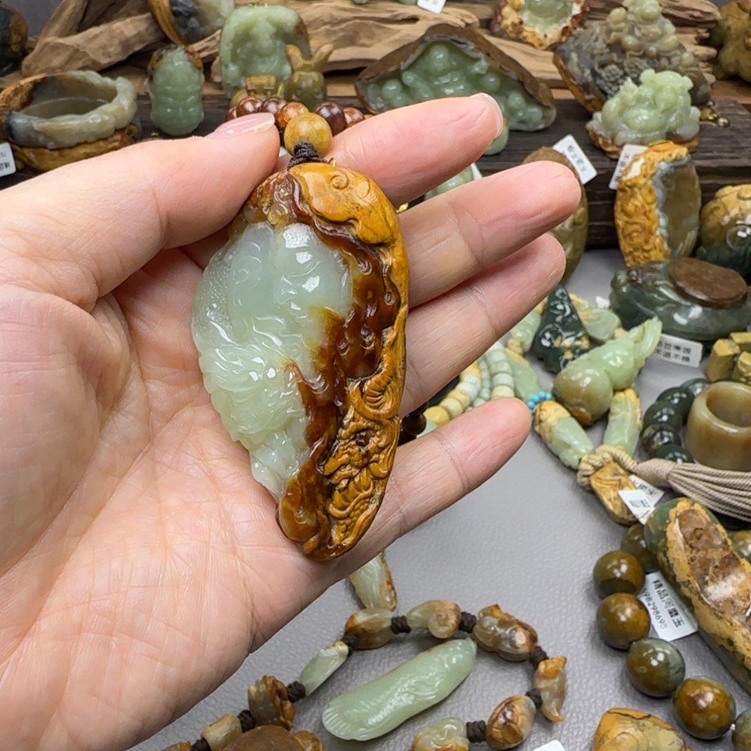 老***拿岫岩河磨玉（透闪石质玉）未镶嵌珠宝奇石