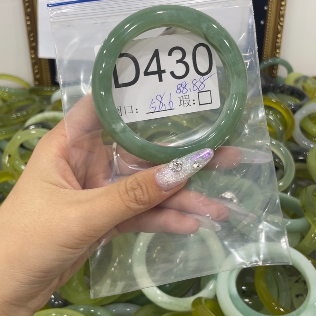 一***宝蛇纹石玉未镶嵌手镯