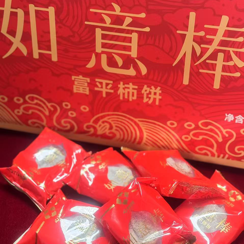 心柿界如柿棒柿饼4条*245克，柿饼讨喜的橘红色果肉，晶莹的流心，让人唇齿难忘，这便是溏心柿饼的美妙滋味