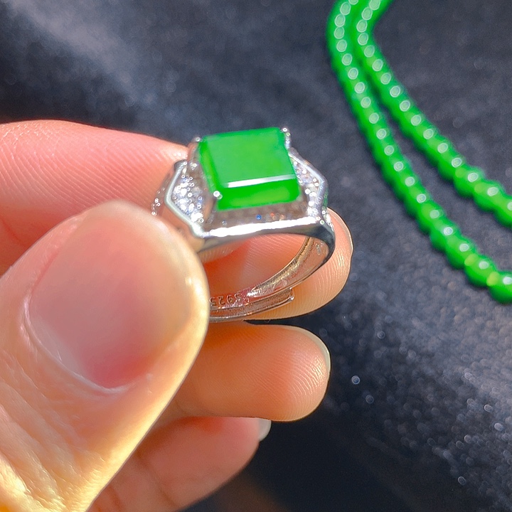 【闪购商品】翡翠颈饰银S925镶嵌翡翠