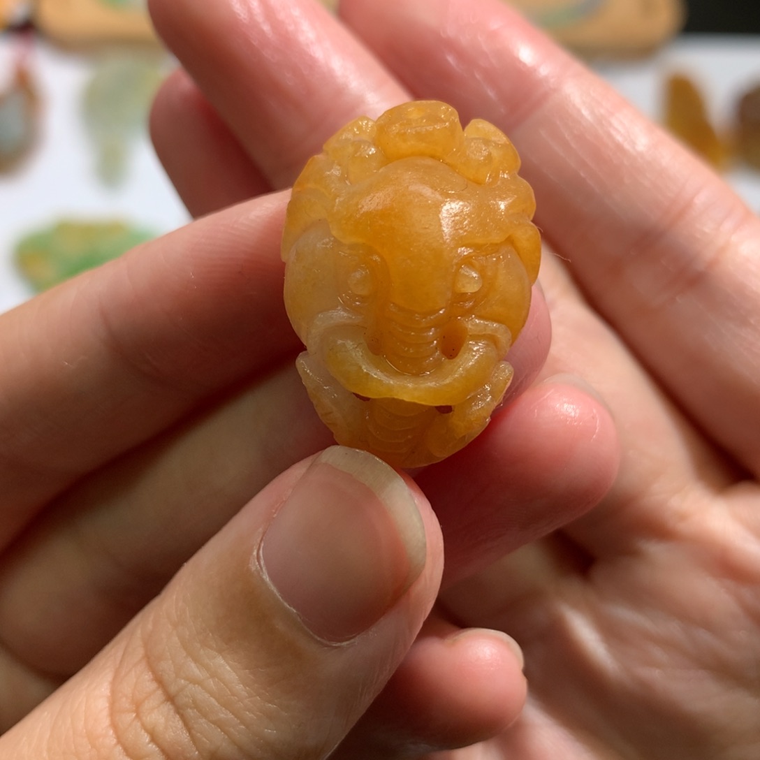 定制翡翠未镶嵌大象