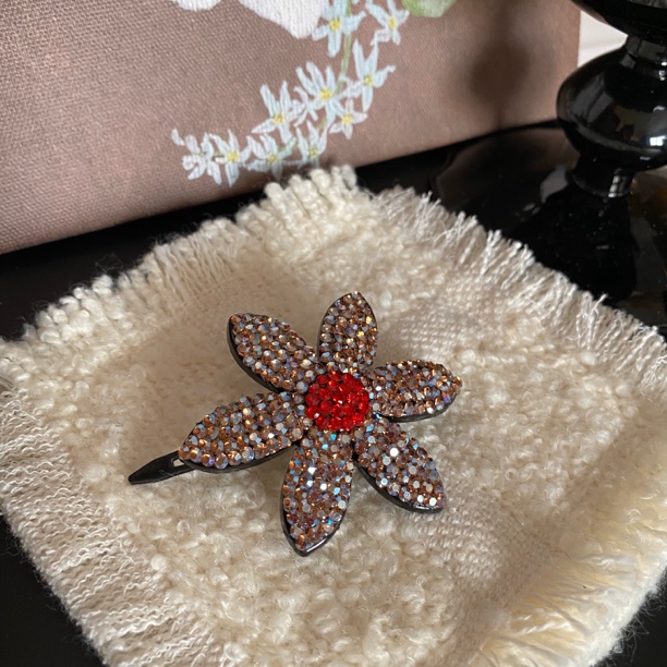 Z102知性闪钻阳光花青蛙扣别夹