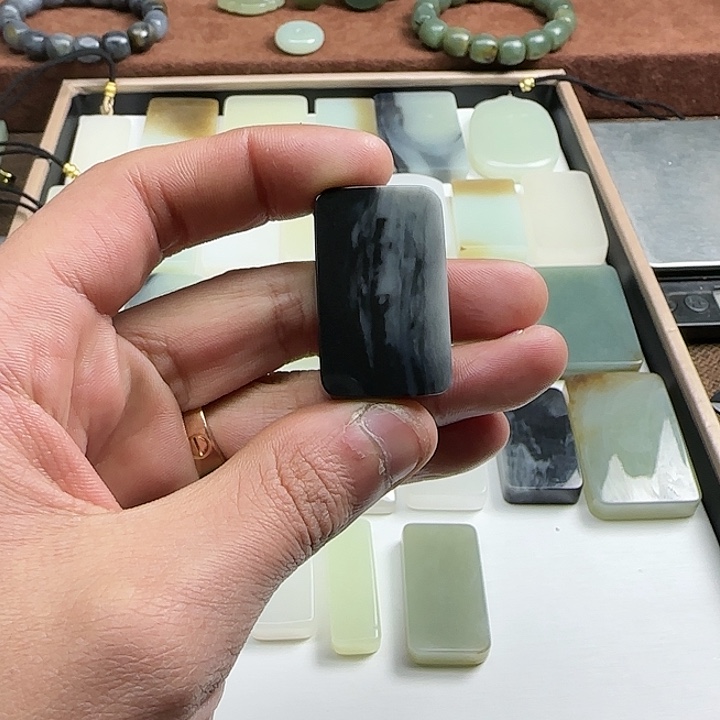 和田玉颈饰未镶嵌卟*