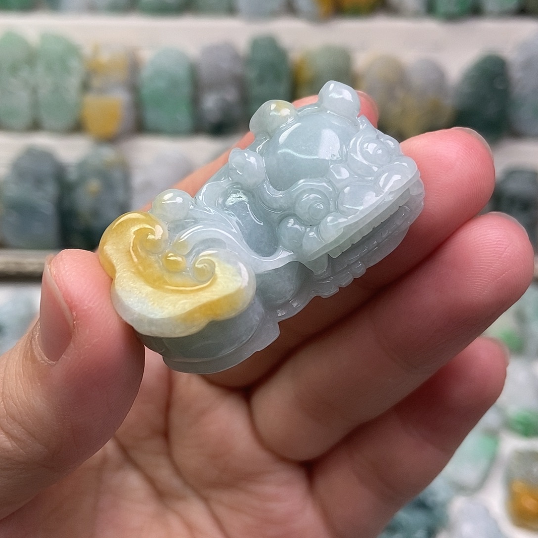 翡翠未镶嵌吊坠(赠链)